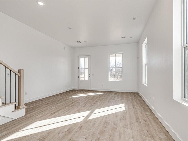 Building Photo - 29615 E Rdg Rd