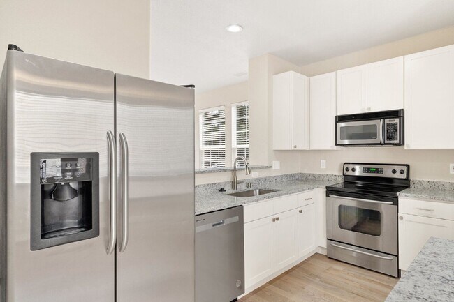 Building Photo - 2284 St Paul Dr