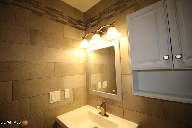 Building Photo - 9604 Gaza Dr