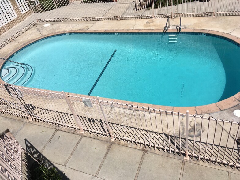 pool - 920 S Fann St