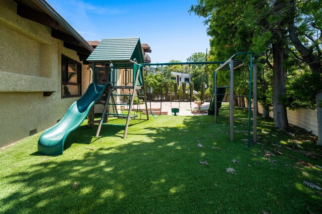 Building Photo - 16946 Encino Hills Dr