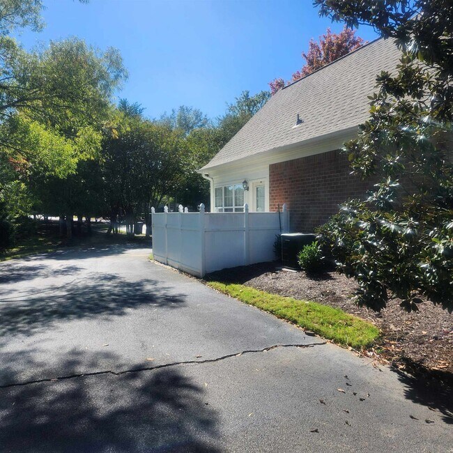 Building Photo - 1497 Castle Pines Cir