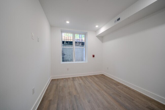 Building Photo - 1710 N 24th St