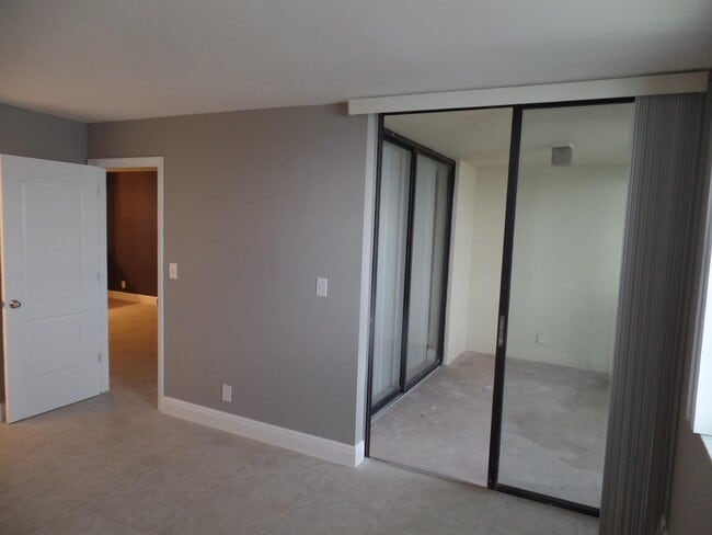 Building Photo - 118 Lake Emerald Dr