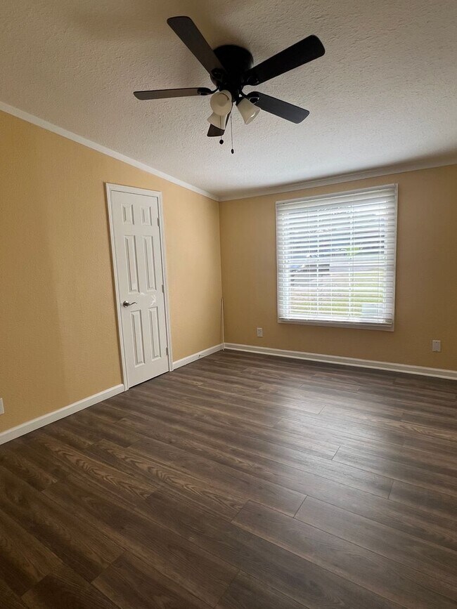 Building Photo - Remodeled 5 Bed | 2 Bath Mobile Home on Ha...