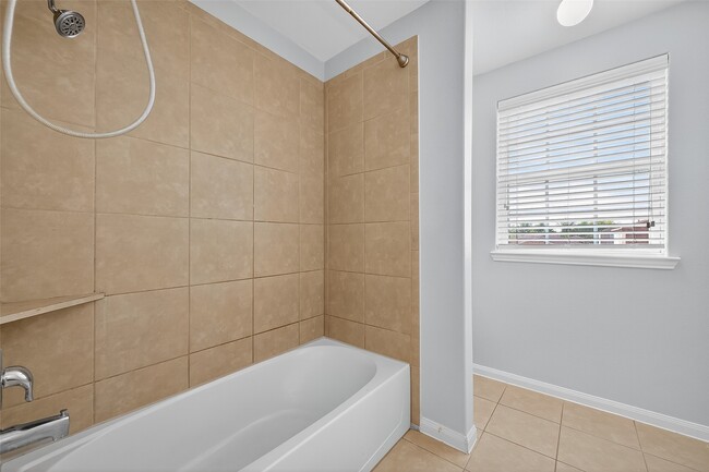 Building Photo - 5119 Harbor Palm Dr