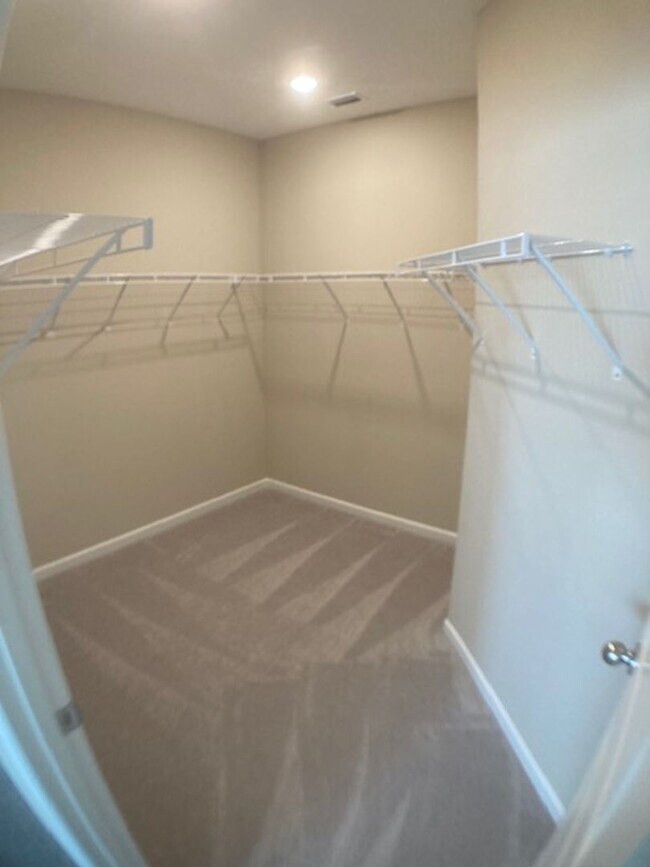 Building Photo - ***TWO WEEKS FREE*** Comfortable 3 Bedroom Home With Great Outdoor Space