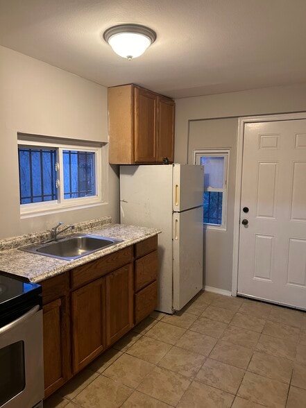 Kitchen - 4811 Darrah St