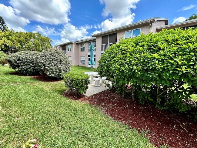 Building Photo - 4908 Myrtle Oak Dr