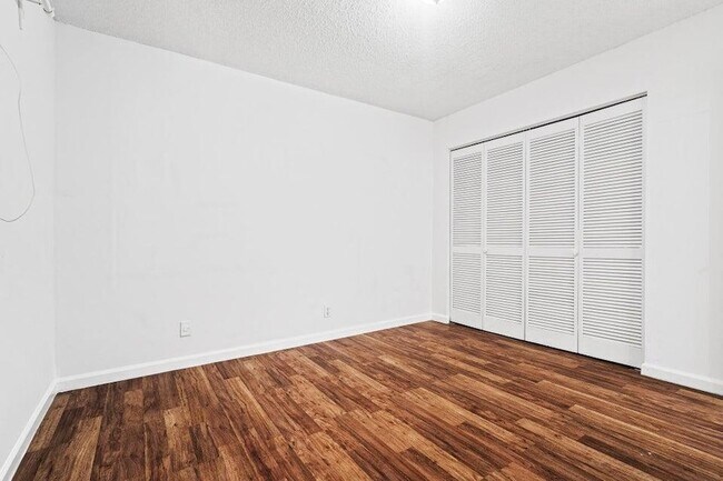 Building Photo - 4151 Oak Terrace Dr