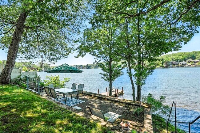 Building Photo - 35 Canna Dr