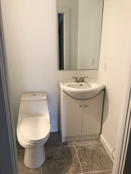 Building Photo - 508 Niagara Ave