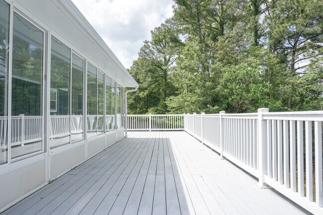 Building Photo - 233 Grand Prix Dr