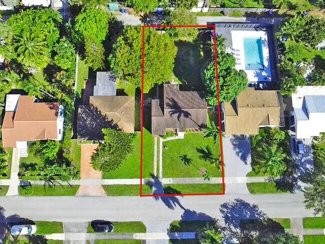 Building Photo - 1535 Plunkett St