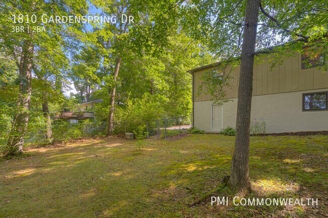 Building Photo - 3 Bed / 2 Bath Single Family (Available 7/...