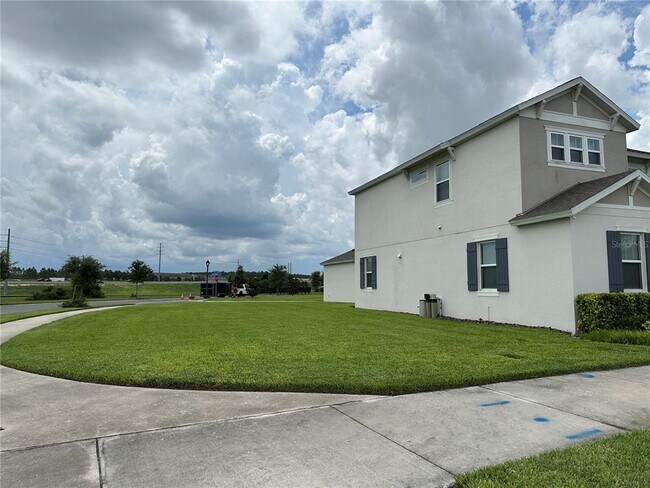 Building Photo - 5143 Lake Hamlin Trail