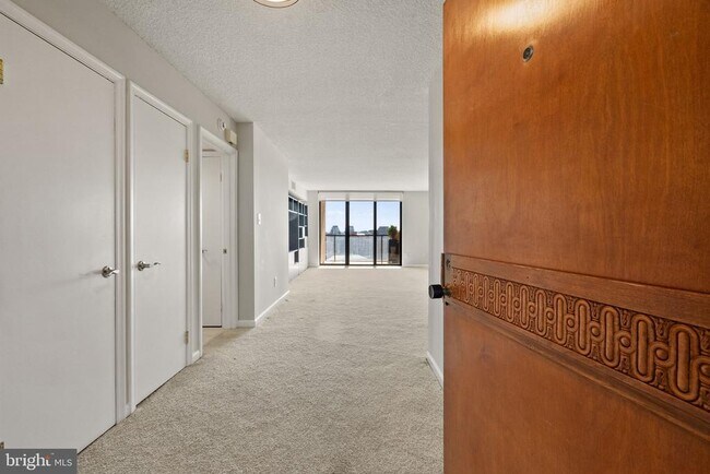 Building Photo - 1101 S Arlington Ridge Rd