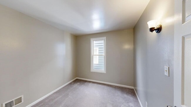 Building Photo - Spacious 3 Bedroom Home for Rent Near Downtown Toledo
