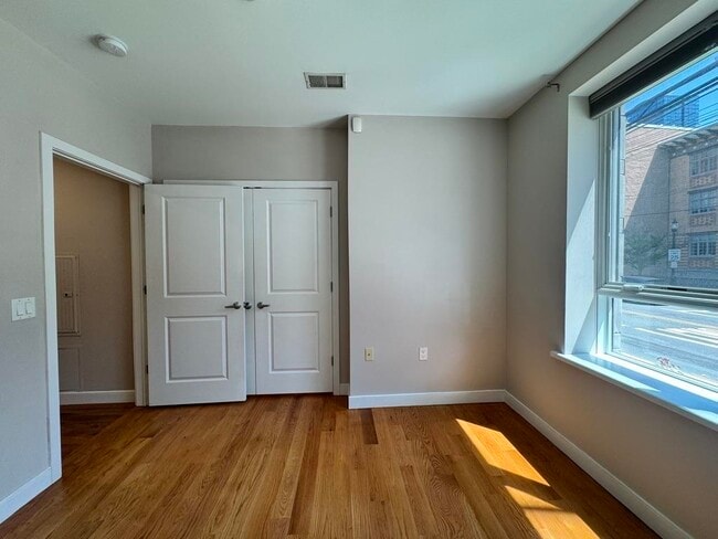 Building Photo - 296 Grand St