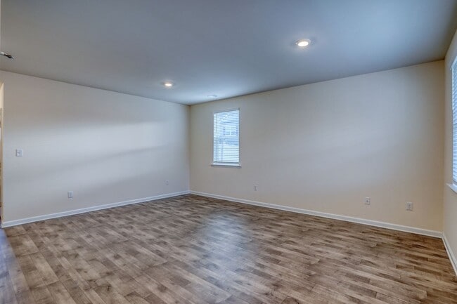 Building Photo - 67 Bostick Ln