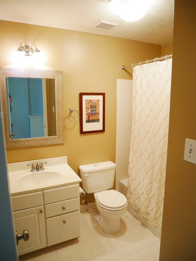 Building Photo - Spacious 2-Bedroom Townhome with Finished Basement & Prime Location