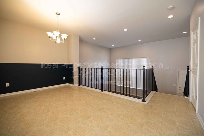 Building Photo - 264 E Palmer St