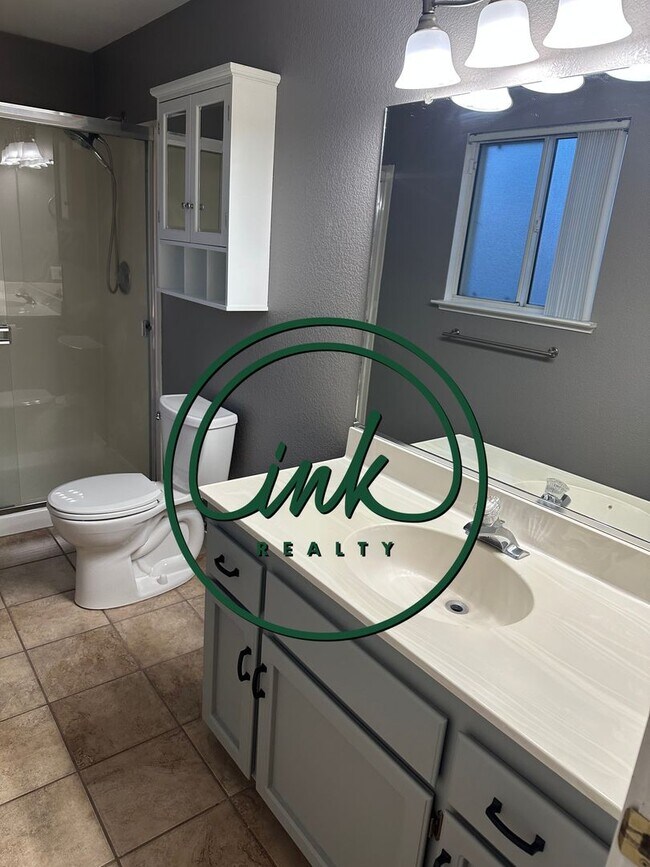 Building Photo - Newly updated home in Carson City