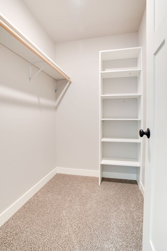 Building Photo - Modern 4-Bedroom Home in Moorhead