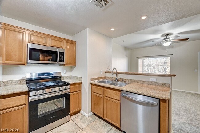 Building Photo - 7701 W Robindale Rd