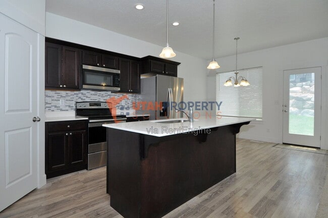 Building Photo - 16092 S Truss Dr