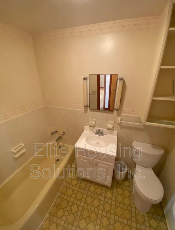 Building Photo - 410 Colonial Dr