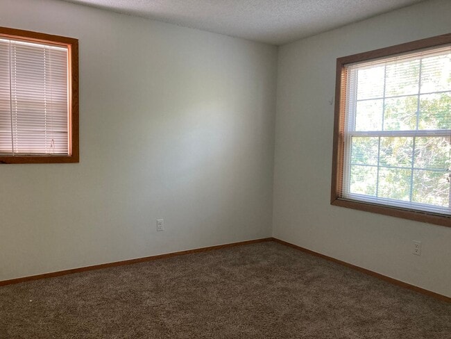 Building Photo - 2932 Shadow Creek Dr