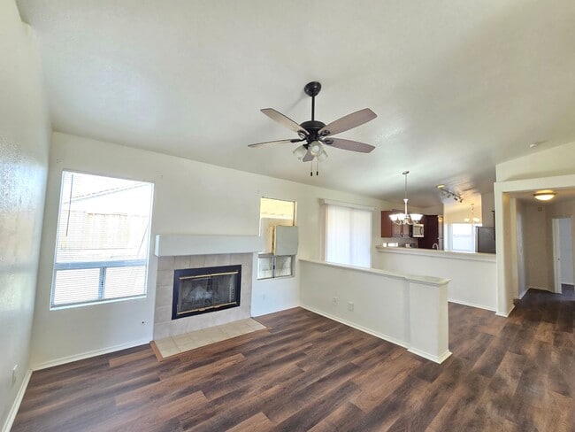 Building Photo - Beautiful 4-Bedroom / 2-bathroom Single-Family Home for Rent