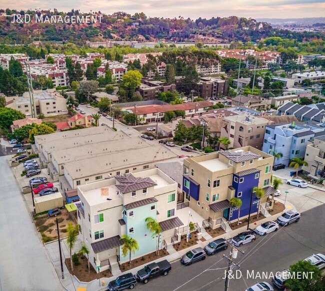 Building Photo - Gorgeous Townhome w/ Rooftop Decks and Oce...