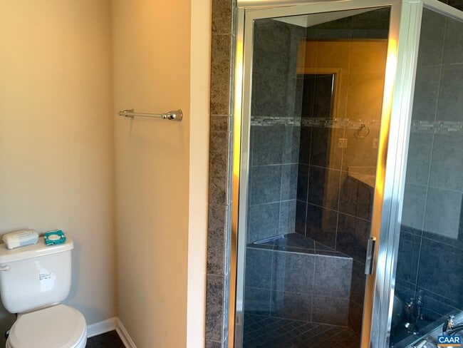 Building Photo - 7136 Venable Rd