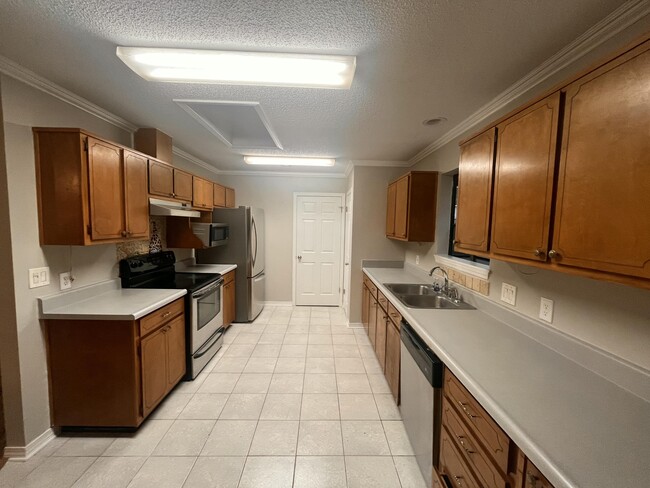 Building Photo - 310 Fairwood Dr