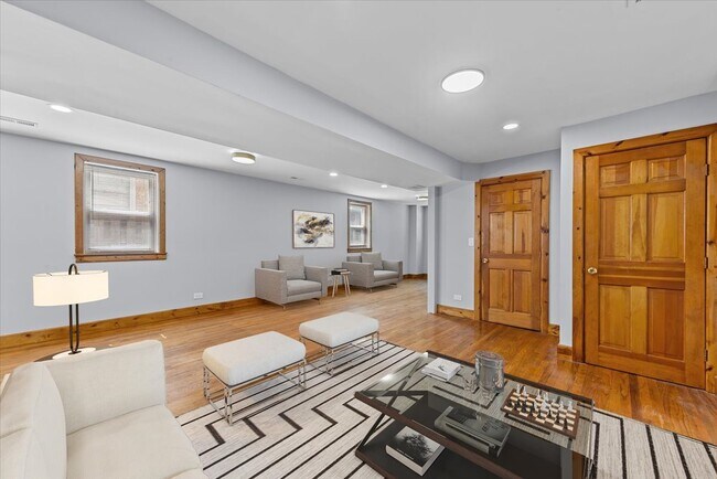Building Photo - 2515 N Talman Ave