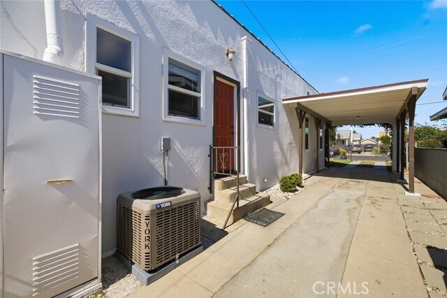 Building Photo - 4167 Denker Ave