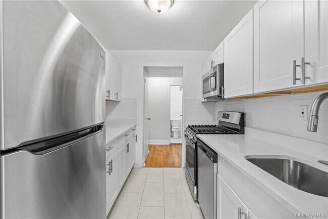 Building Photo - 700 Scarsdale Ave