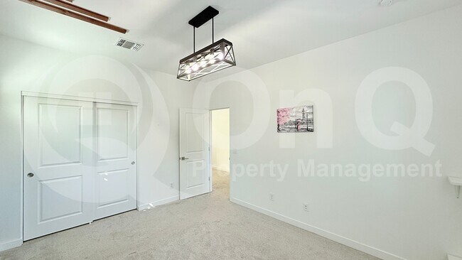 Building Photo - 1419 E Town and Country Ln