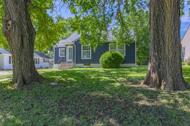 Building Photo - Spacious home for rent!