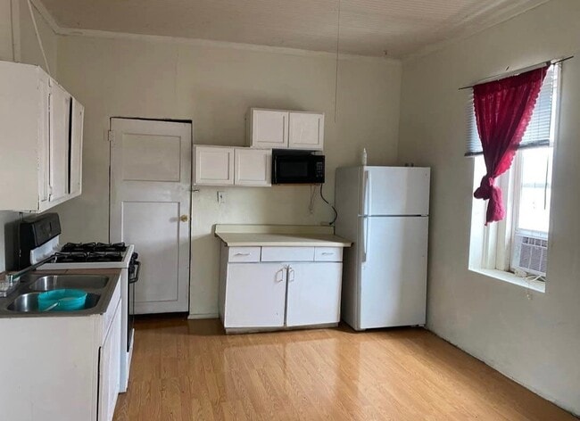 Building Photo - 1508 John St