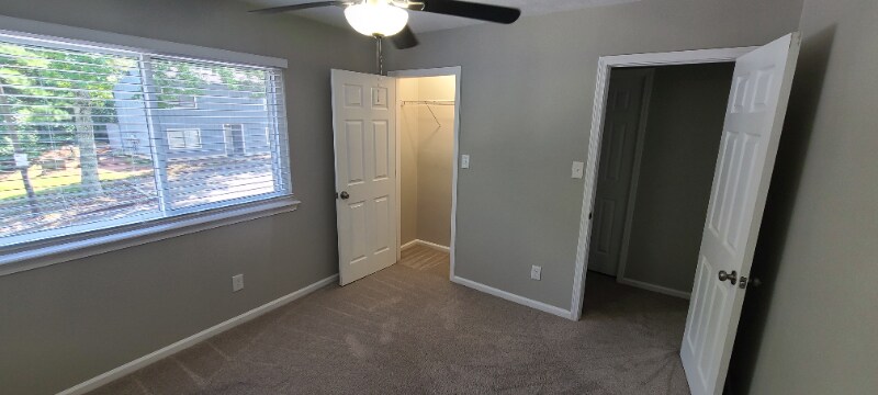 Building Photo - 922 Pine Oak Trail
