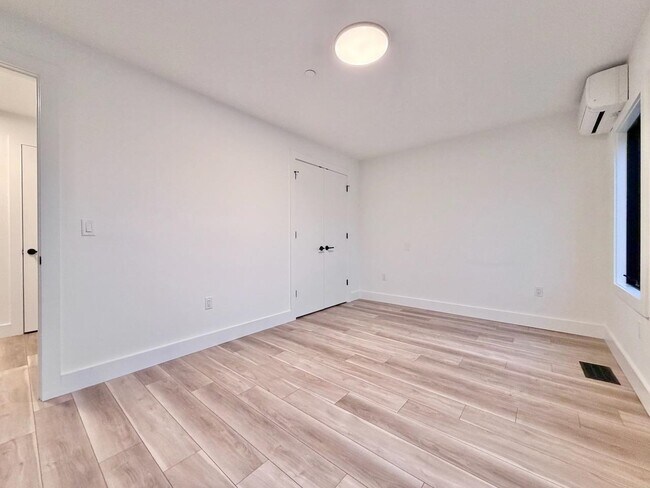 Building Photo - 375 Monmouth St