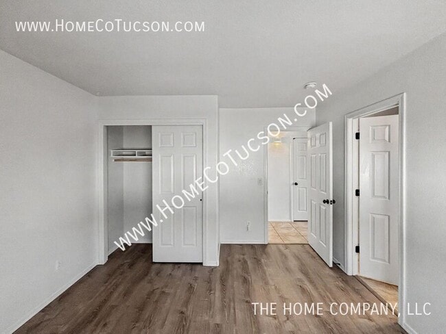 Building Photo - 6619 W Wenden Way