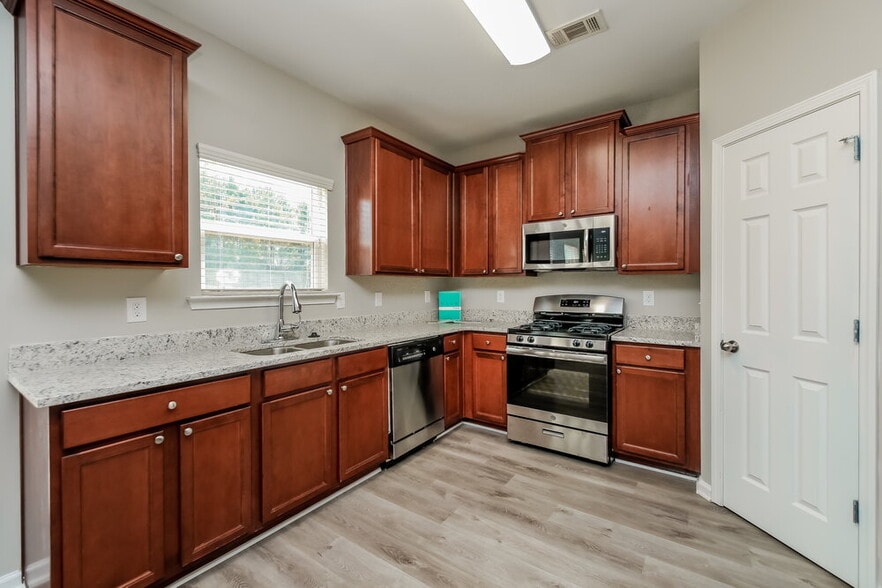 Building Photo - 55 Bollen Ln