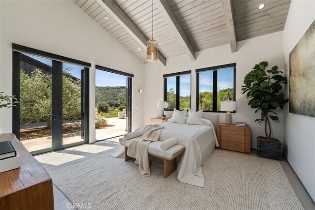 Building Photo - 3121 Old Topanga Canyon Rd