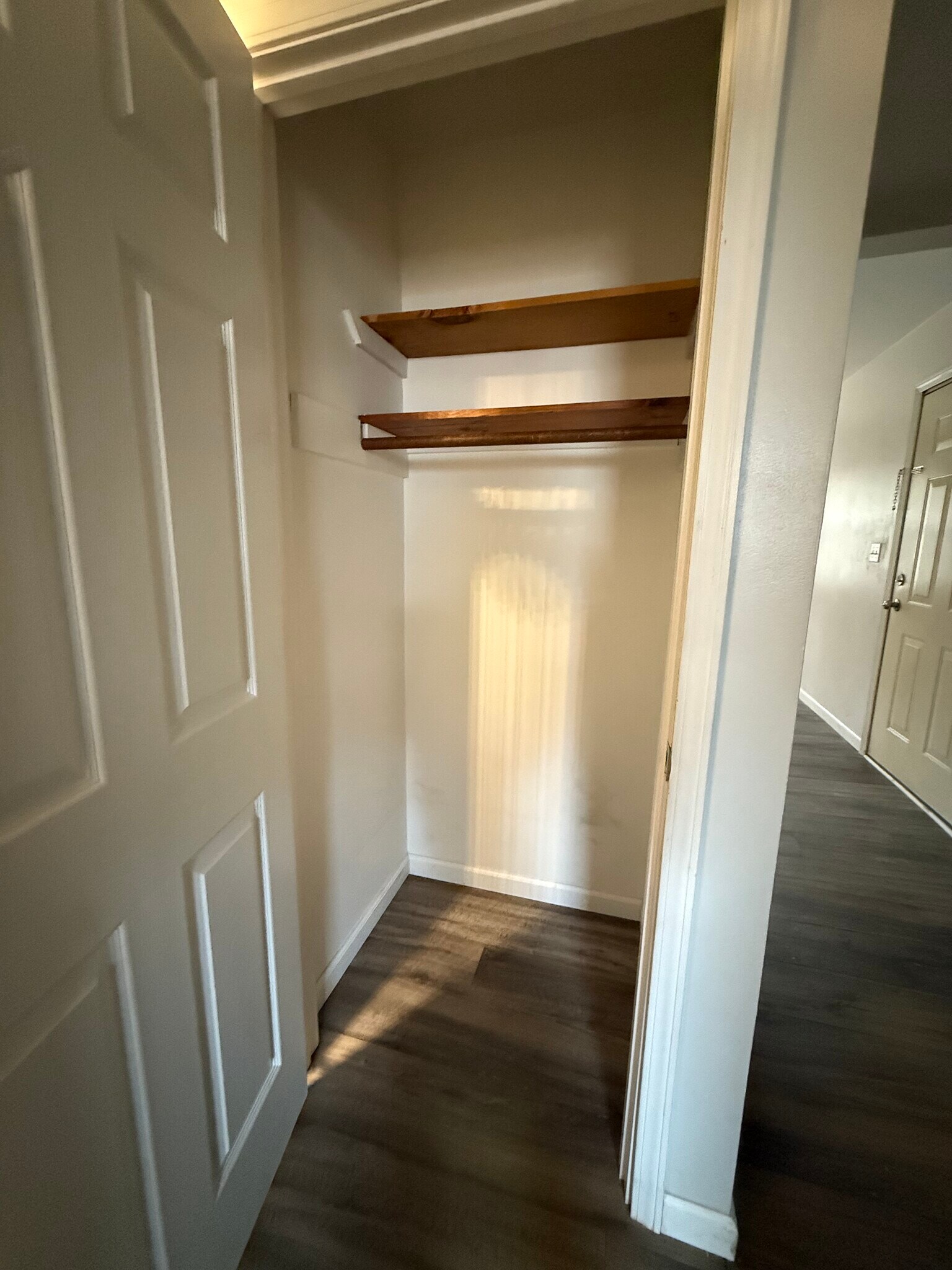 Building Photo - 718 Village Ln