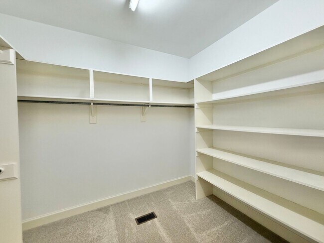 Building Photo - Charming 3BD, 2BA Raleigh Ranch-Style Home in a Quiet Neighborhood Near Crabtree Valley Mall, RDU...