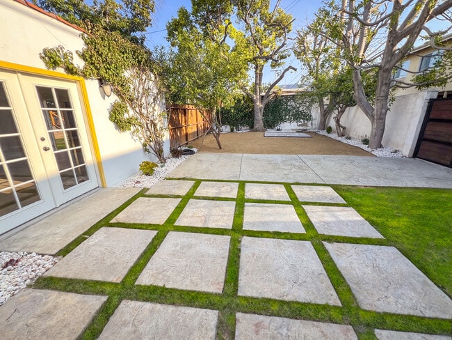 Building Photo - 128 S Brighton St